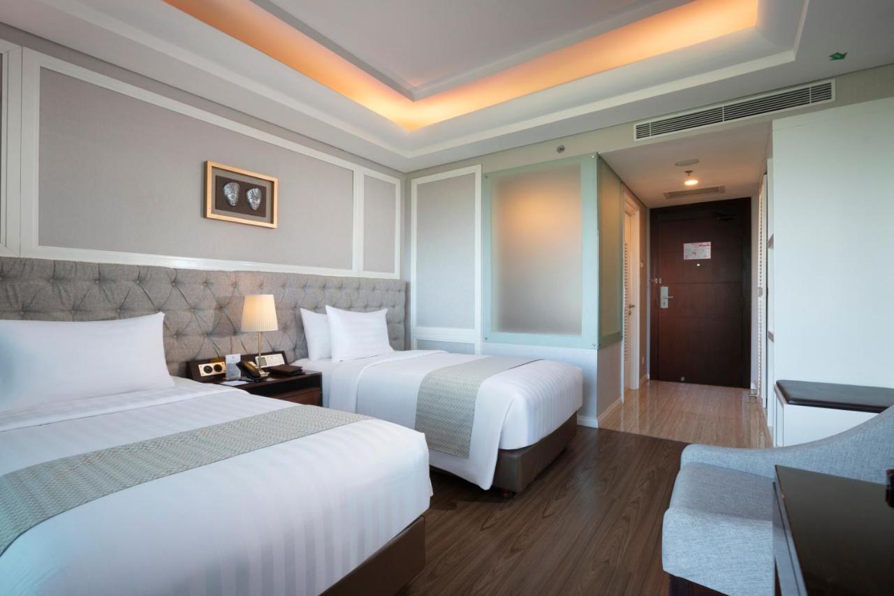 Wyndham Panbil Batam Exterior foto