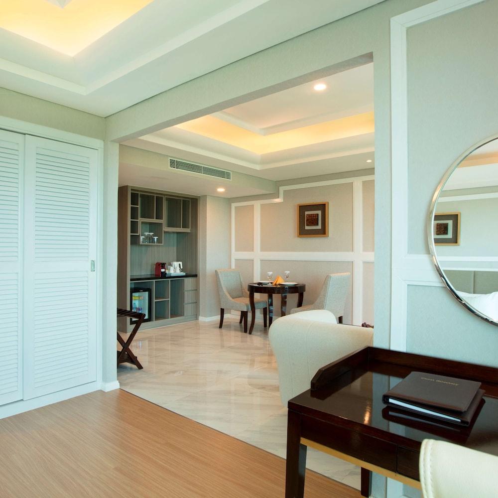 Wyndham Panbil Batam Exterior foto