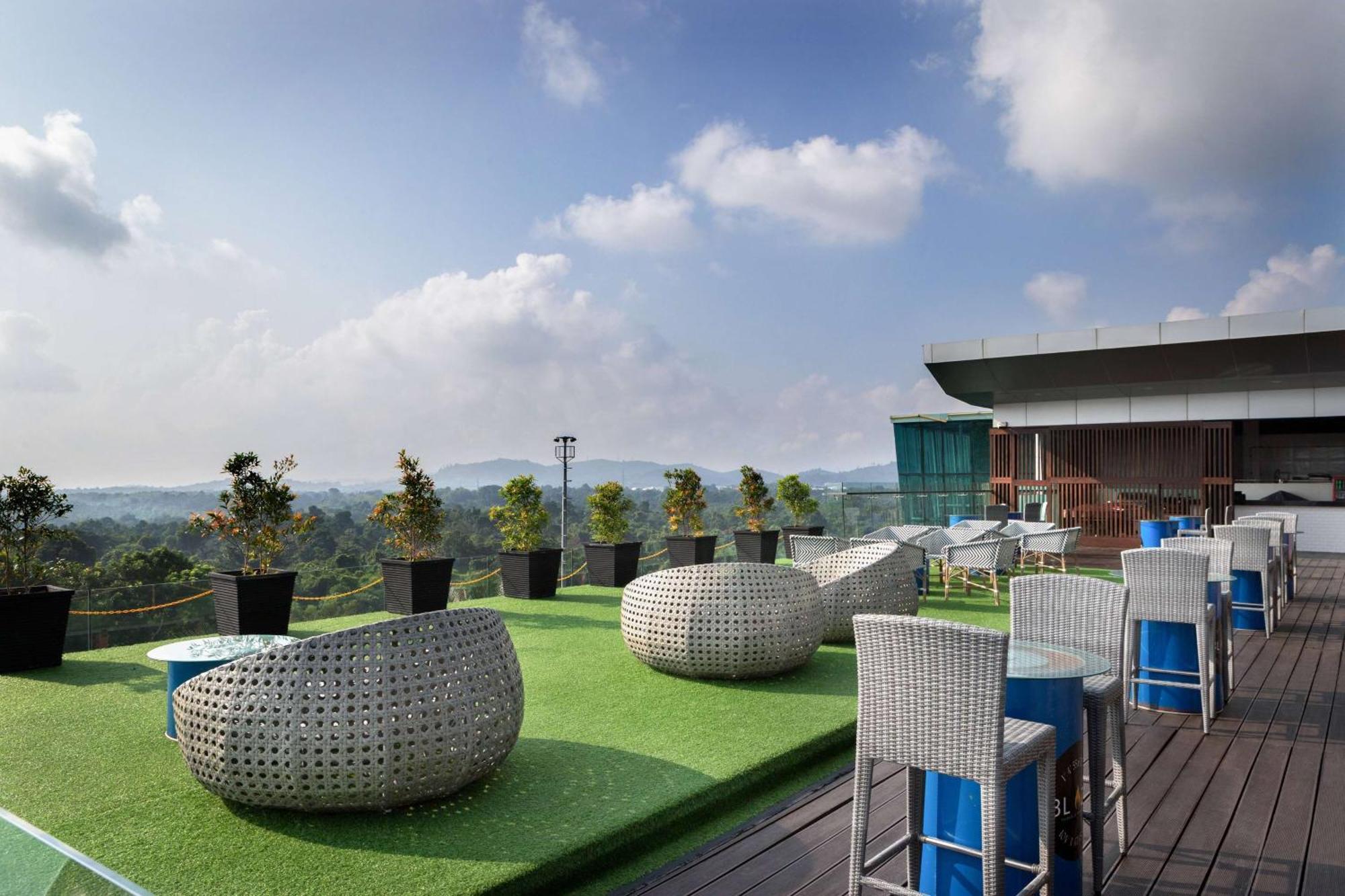 Wyndham Panbil Batam Exterior foto